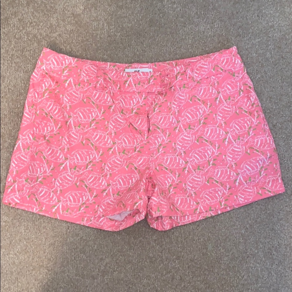 vineyard vine woman shorts